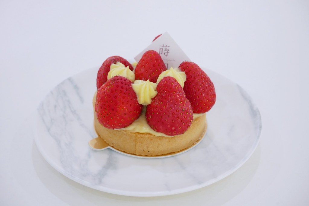 蒔初甜點 Originl&#8217;a Tart &#038; Dessert：漂亮純白落地窗建築，草莓塔、戚風蛋糕和千層蛋糕都很不錯 @飛天璇的口袋