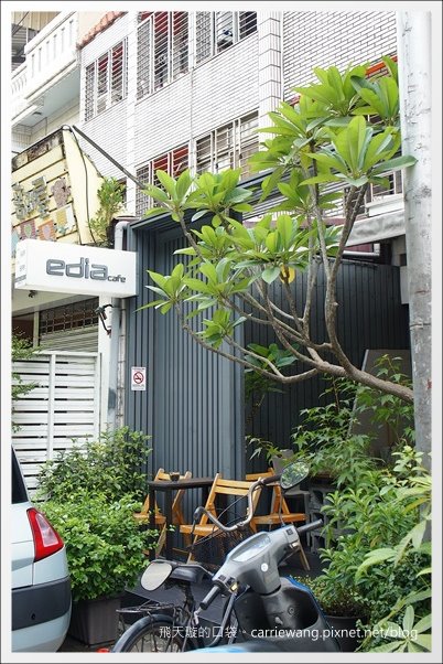 【台中下午茶】Edia Cafe。鬆餅雖然樸實，卻意外擄獲我的芳心… @飛天璇的口袋